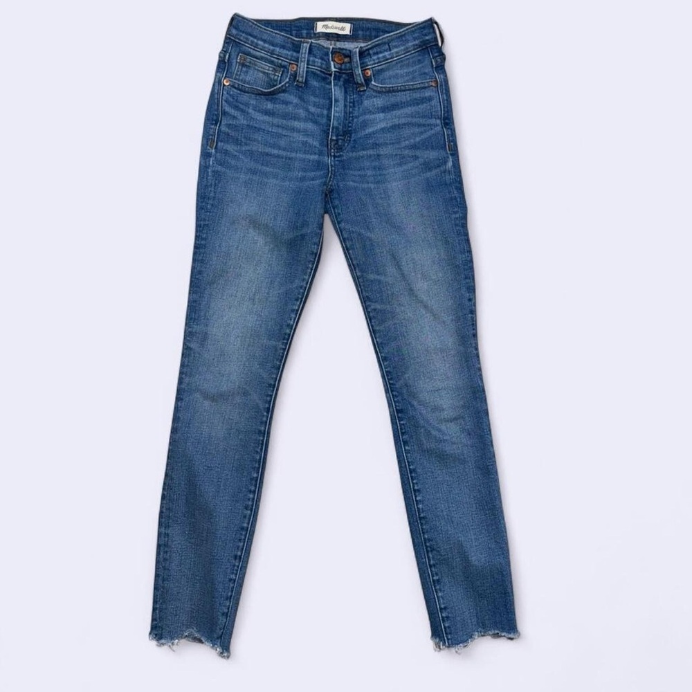 Brand: Madewell
Style: High-Rise Skinny Crop Jeans
Size: 25